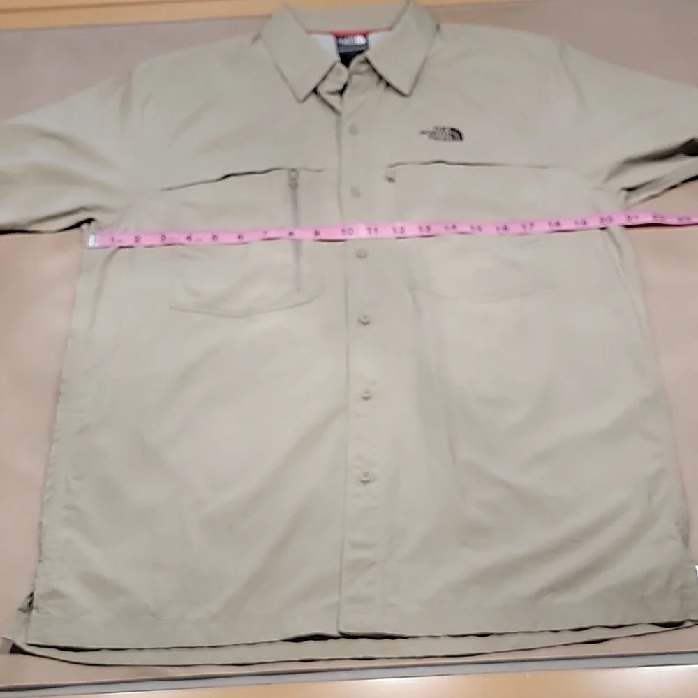 The North Face Size M Khaki/Tan Button Down Hiking Shirt, Short Sleeve